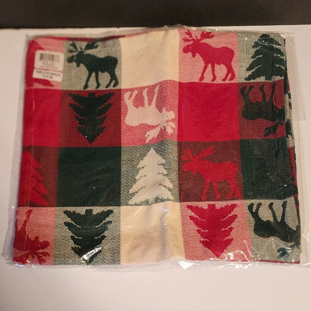 Park Imports Chrismoose Table Runner